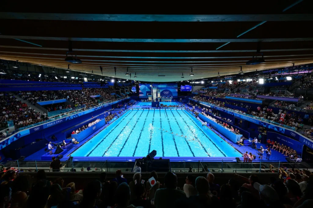 Olympic competition pool built with Myrtha technology in a filled arena