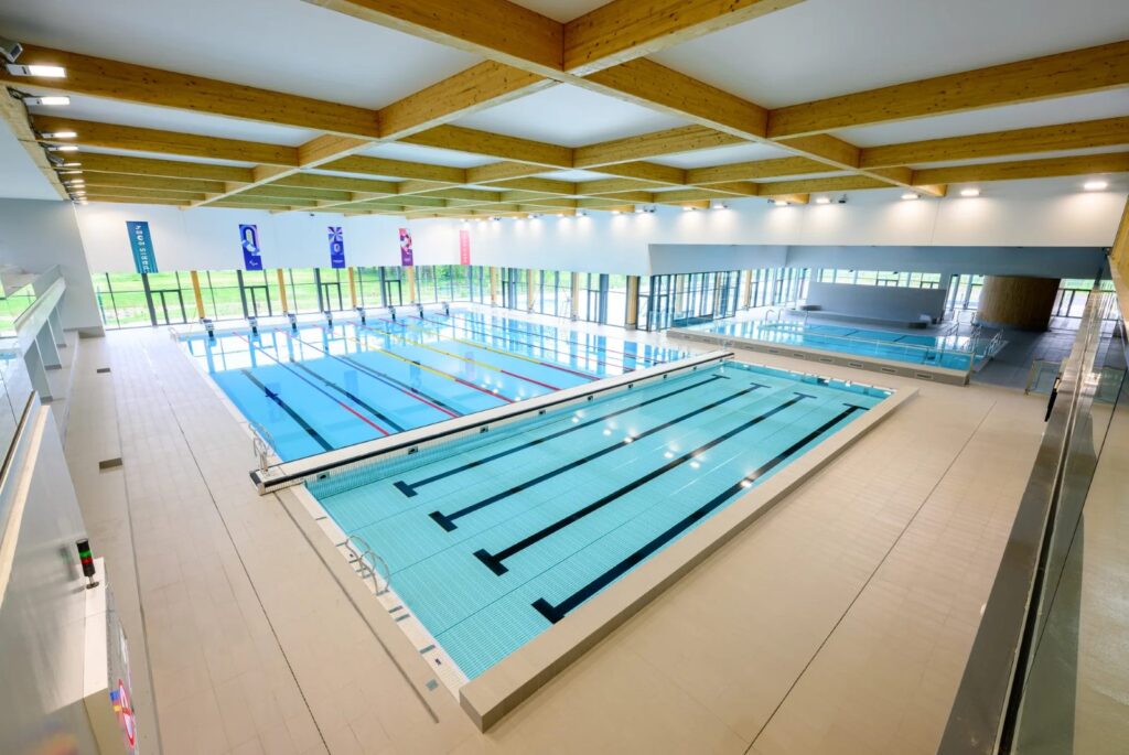 Teaching pool with movable floor next to the main pool, Marville