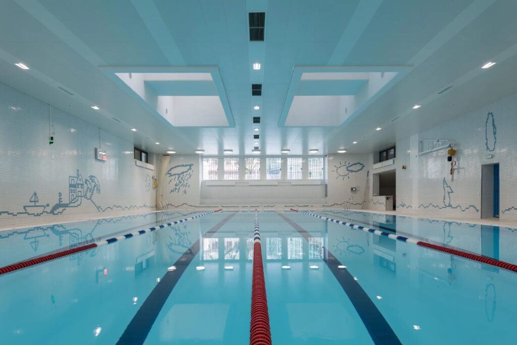 Finished RenovAction pool with lane ropes, Pâquis, Geneva